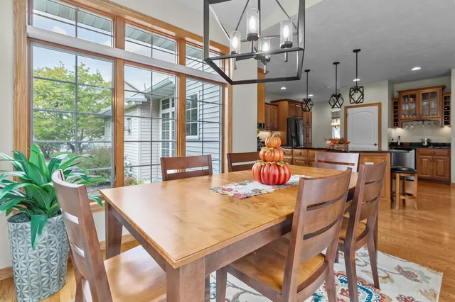 $669,900 | 217 East Wentworth Lane, Appleton, WI 54913