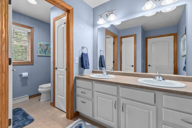 $669,900 | 217 East Wentworth Lane, Appleton, WI 54913