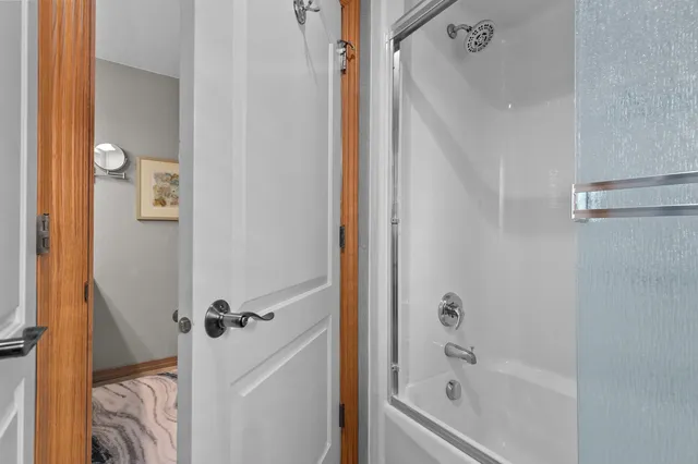 $669,900 | 217 East Wentworth Lane, Appleton, WI 54913