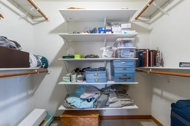 $669,900 | 217 East Wentworth Lane, Appleton, WI 54913