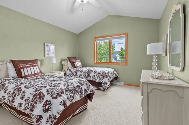 $669,900 | 217 East Wentworth Lane, Appleton, WI 54913