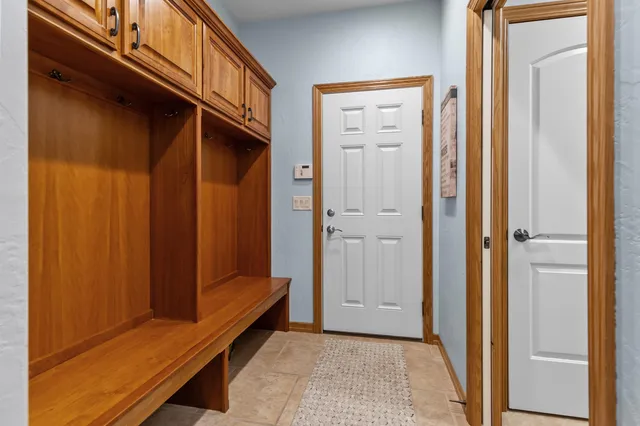 $669,900 | 217 East Wentworth Lane, Appleton, WI 54913