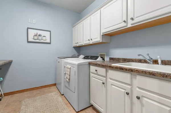 $669,900 | 217 East Wentworth Lane, Appleton, WI 54913
