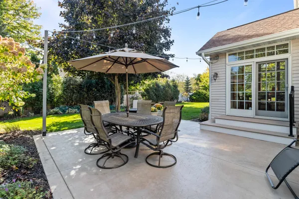 $669,900 | 217 East Wentworth Lane, Appleton, WI 54913