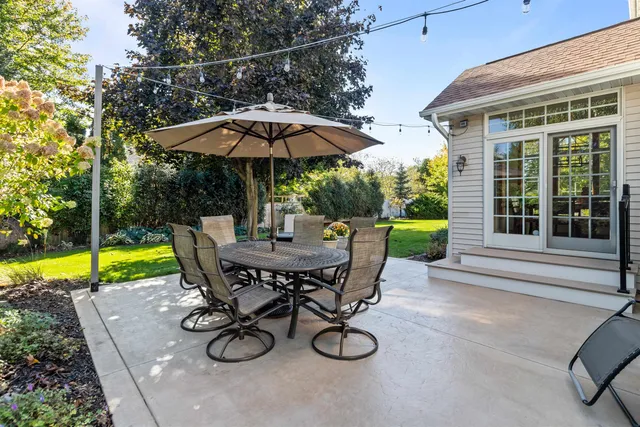 $669,900 | 217 East Wentworth Lane, Appleton, WI 54913