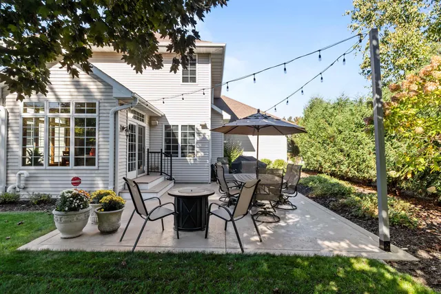 $669,900 | 217 East Wentworth Lane, Appleton, WI 54913