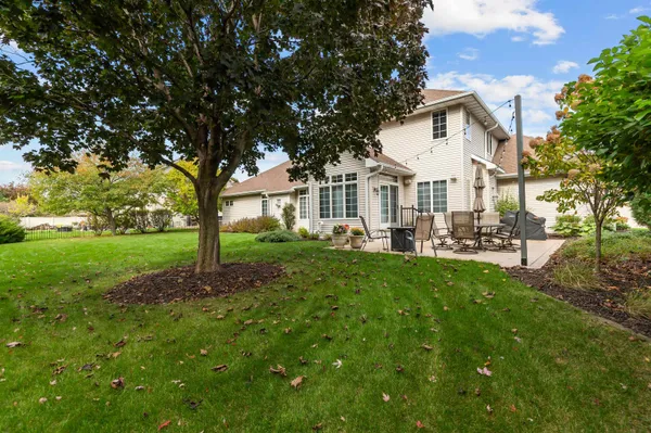 $669,900 | 217 East Wentworth Lane, Appleton, WI 54913