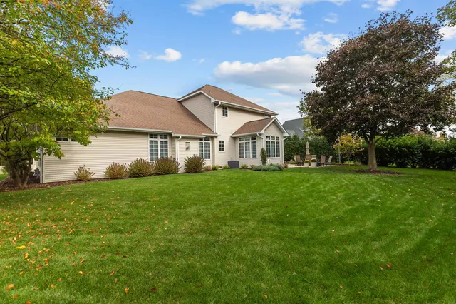 $669,900 | 217 East Wentworth Lane, Appleton, WI 54913