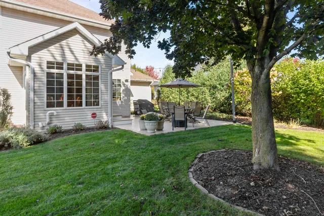 $669,900 | 217 East Wentworth Lane, Appleton, WI 54913