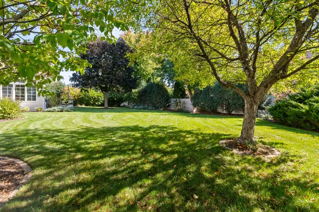 $669,900 | 217 East Wentworth Lane, Appleton, WI 54913