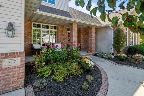 $669,900 | 217 East Wentworth Lane, Appleton, WI 54913