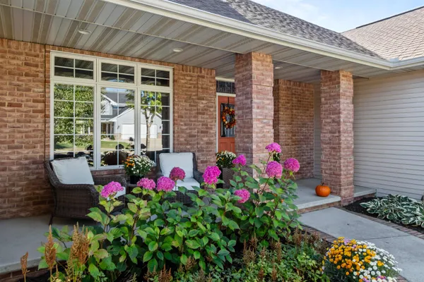 $669,900 | 217 East Wentworth Lane, Appleton, WI 54913