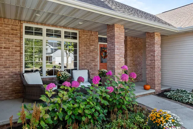 $669,900 | 217 East Wentworth Lane, Appleton, WI 54913