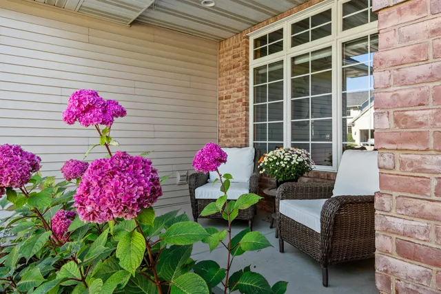 $669,900 | 217 East Wentworth Lane, Appleton, WI 54913