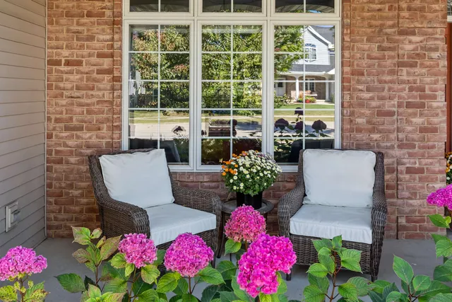 $669,900 | 217 East Wentworth Lane, Appleton, WI 54913