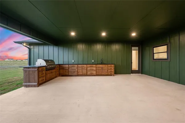 $899,900 | 260 Willow Moon Ranch Road, Crawford, TX 76638