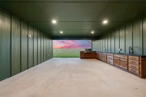 $899,900 | 260 Willow Moon Ranch Road, Crawford, TX 76638