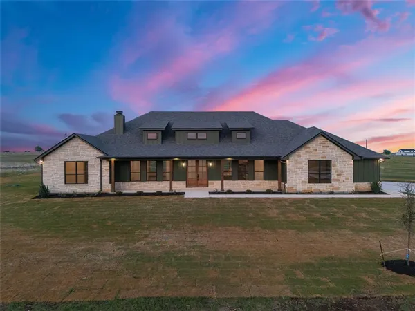 $899,900 | 260 Willow Moon Ranch Road, Crawford, TX 76638