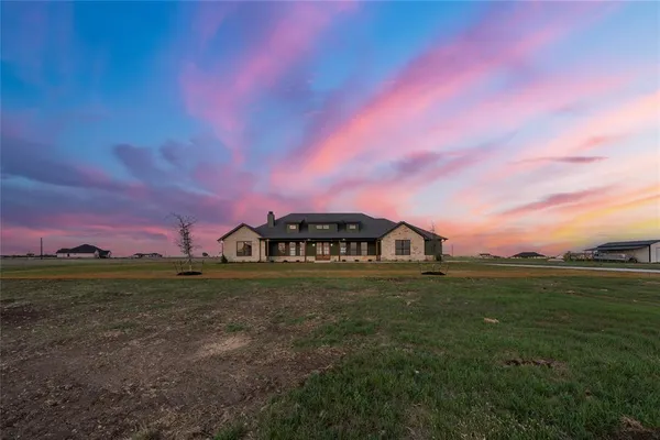 $899,900 | 260 Willow Moon Ranch Road, Crawford, TX 76638