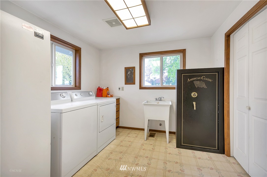 8869 Line Road Lynden, WA 98264 - Photo 13 of 25 Gallery Image 13