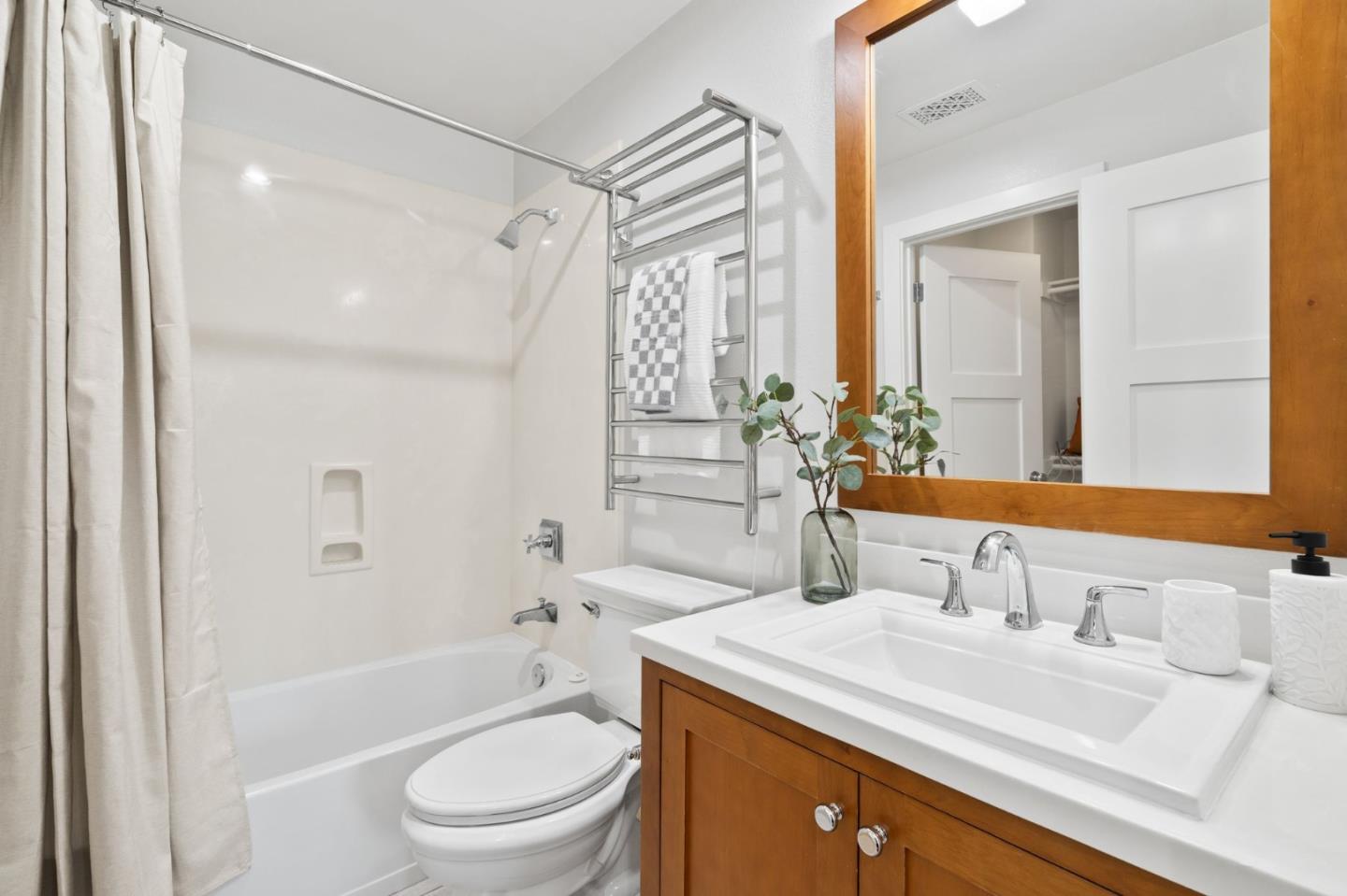 1305 Dahlia Loop San Jose, CA 95126 - Photo 15 of 34