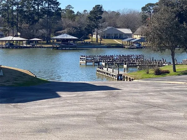 $395,000 | 2112 Fm 3186, Unit A4, Onalaska, TX 77360