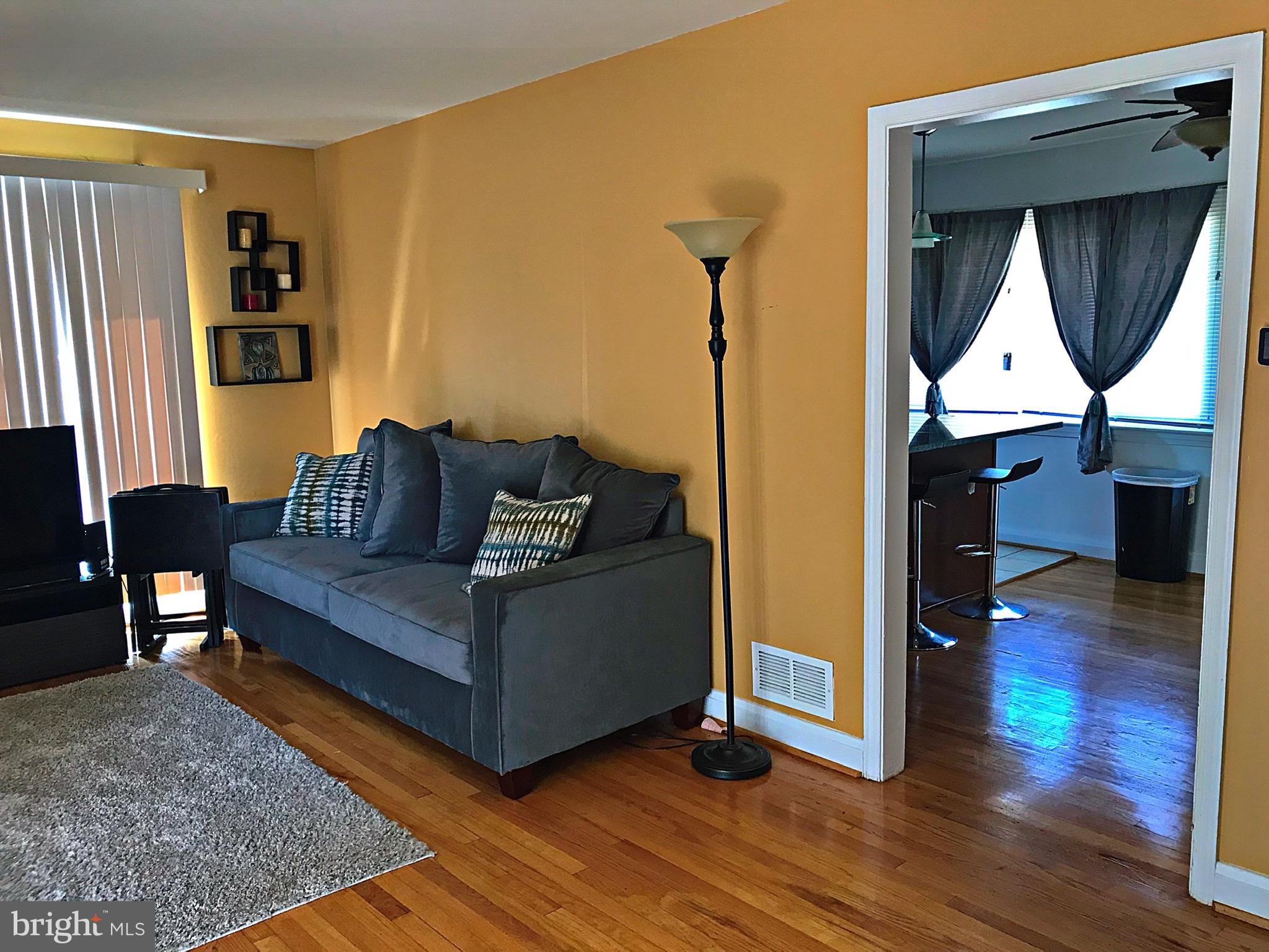 6803 Westridge Road Baltimore, MD 21207 - Photo 12 of 28 Living Room