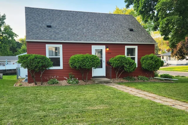 $164,900 | 1302 West Clark Street, Albert Lea, MN 56007