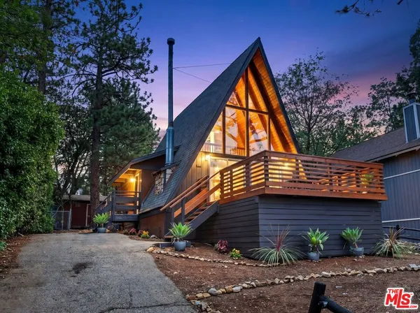 $350,000 | 691 Santa Barbara Avenue, Sugarloaf, CA 92386