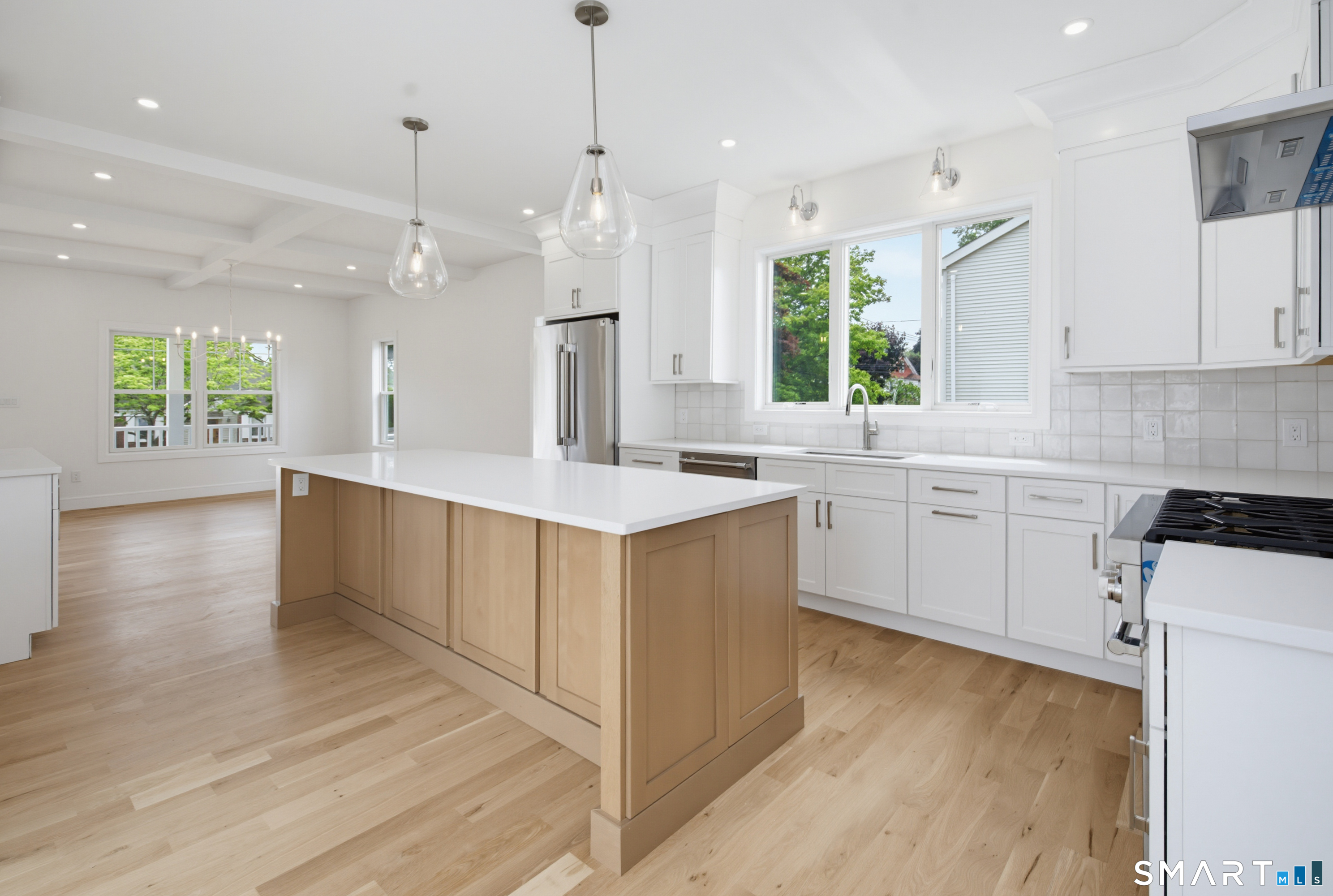 694 Jennings Road Fairfield, CT 06824 - Photo 3 of 39 Gallery Image 3
