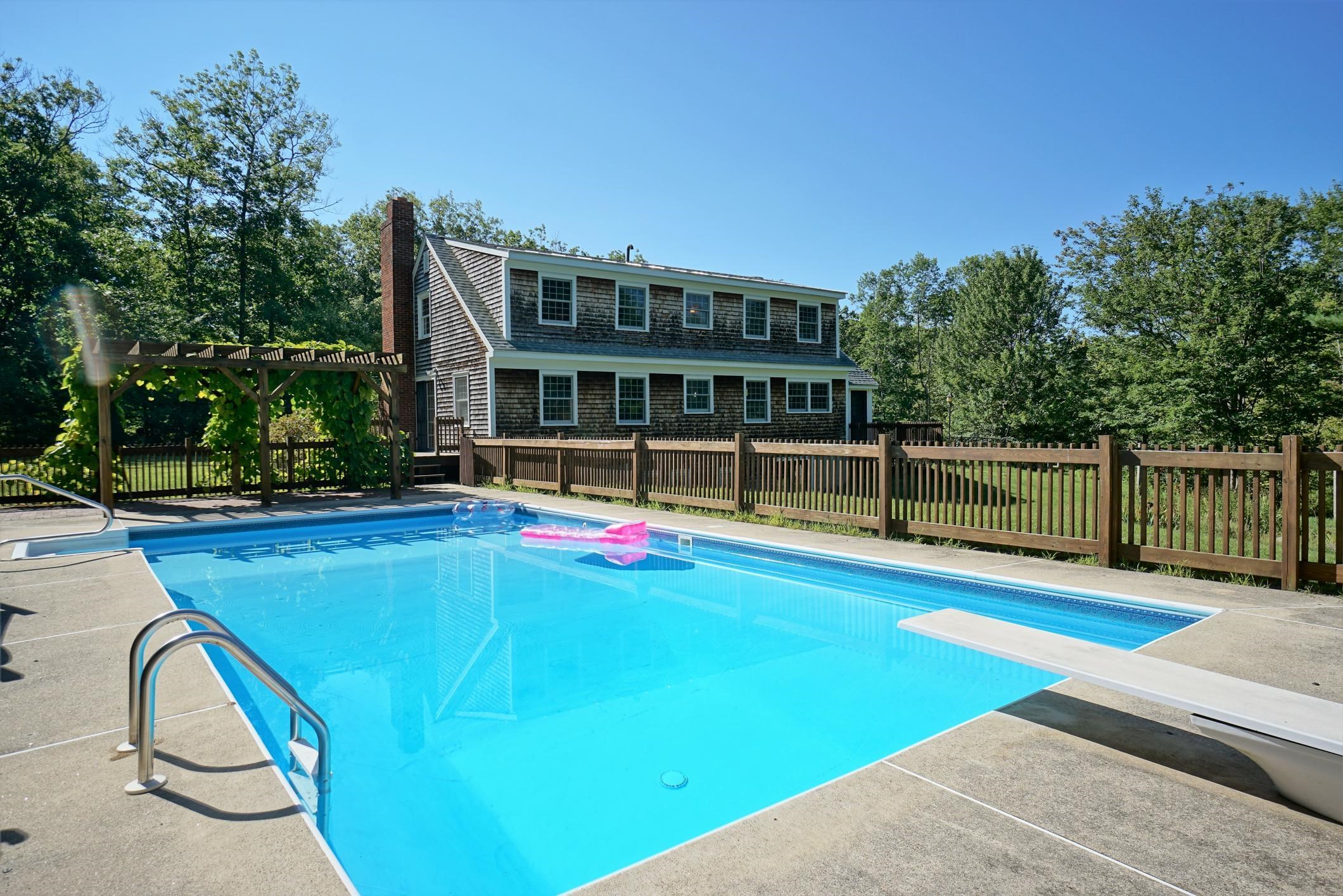 83 Range Road Epsom, NH 03234 - Photo 8 of 39
