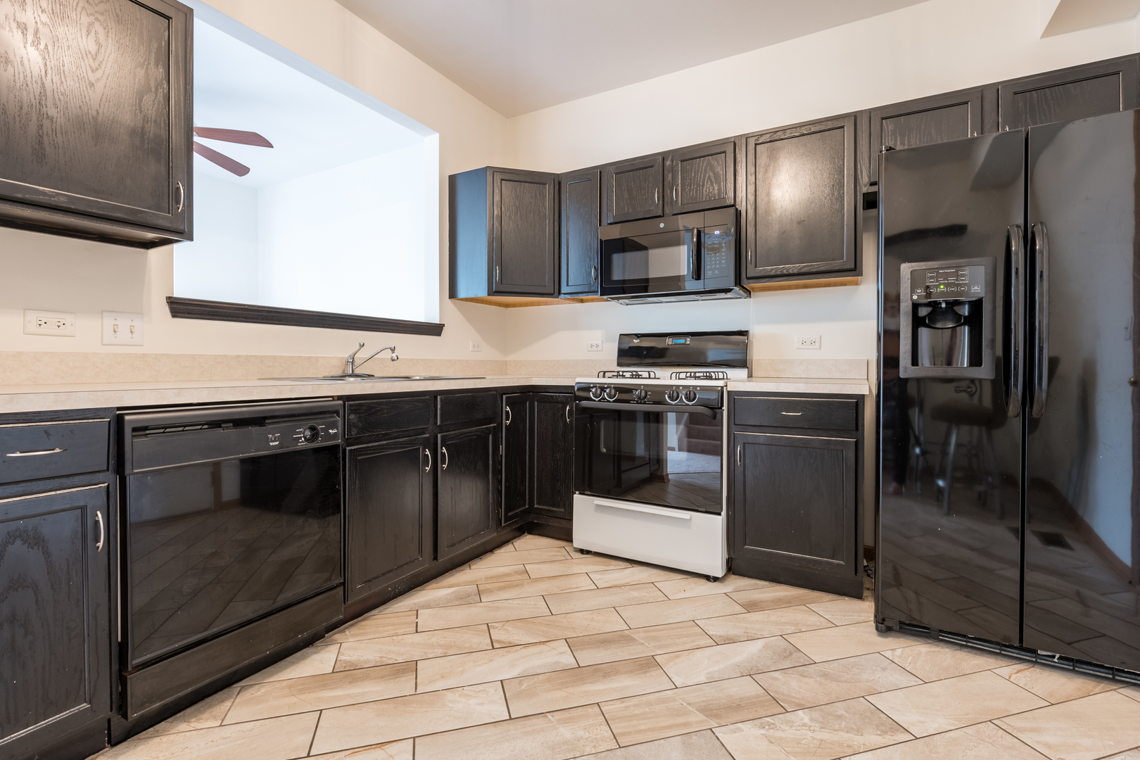 768 County Line Road Aurora, IL 60502 - Photo 5 of 15
