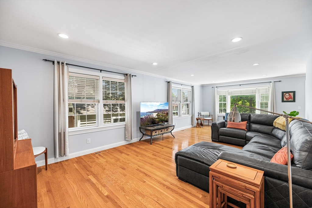 61 Upton Road Waltham, MA 02452 - Photo 7 of 28 Gallery Image 7