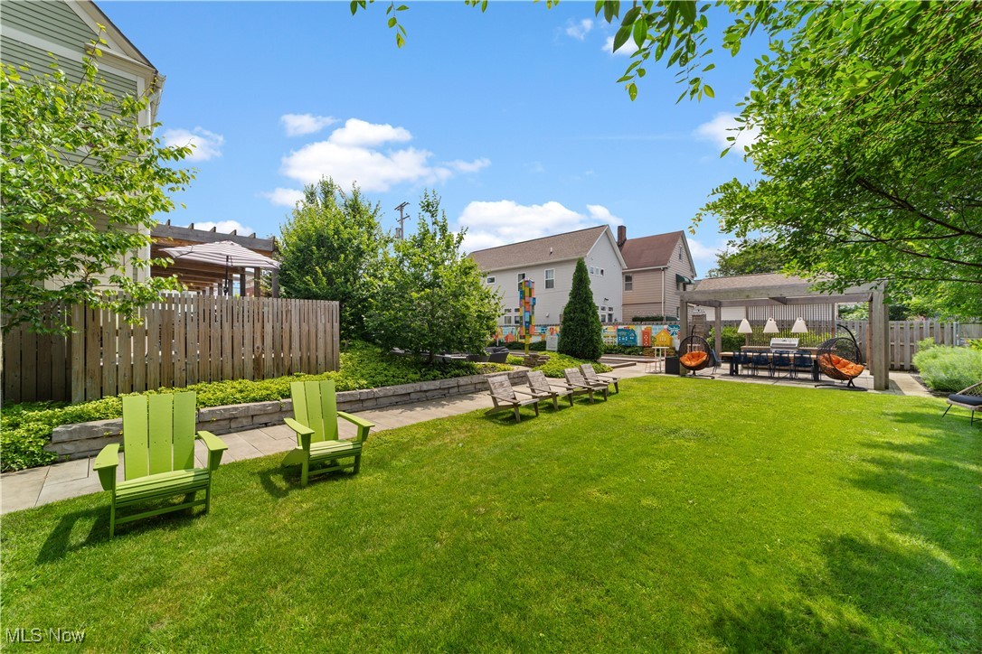 2048 Fulton Road, Unit 107 Cleveland, OH 44113 - Photo 16 of 37 Internal community courtyard with multiple seating options