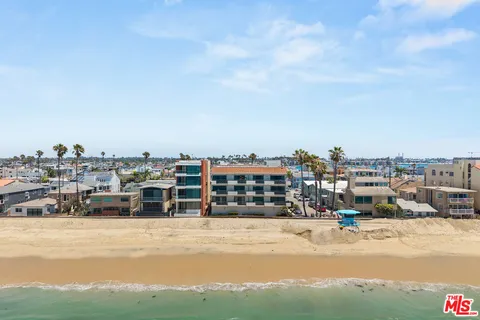$795,000 | 1 62nd Place, Unit 203, Long Beach, CA 90803