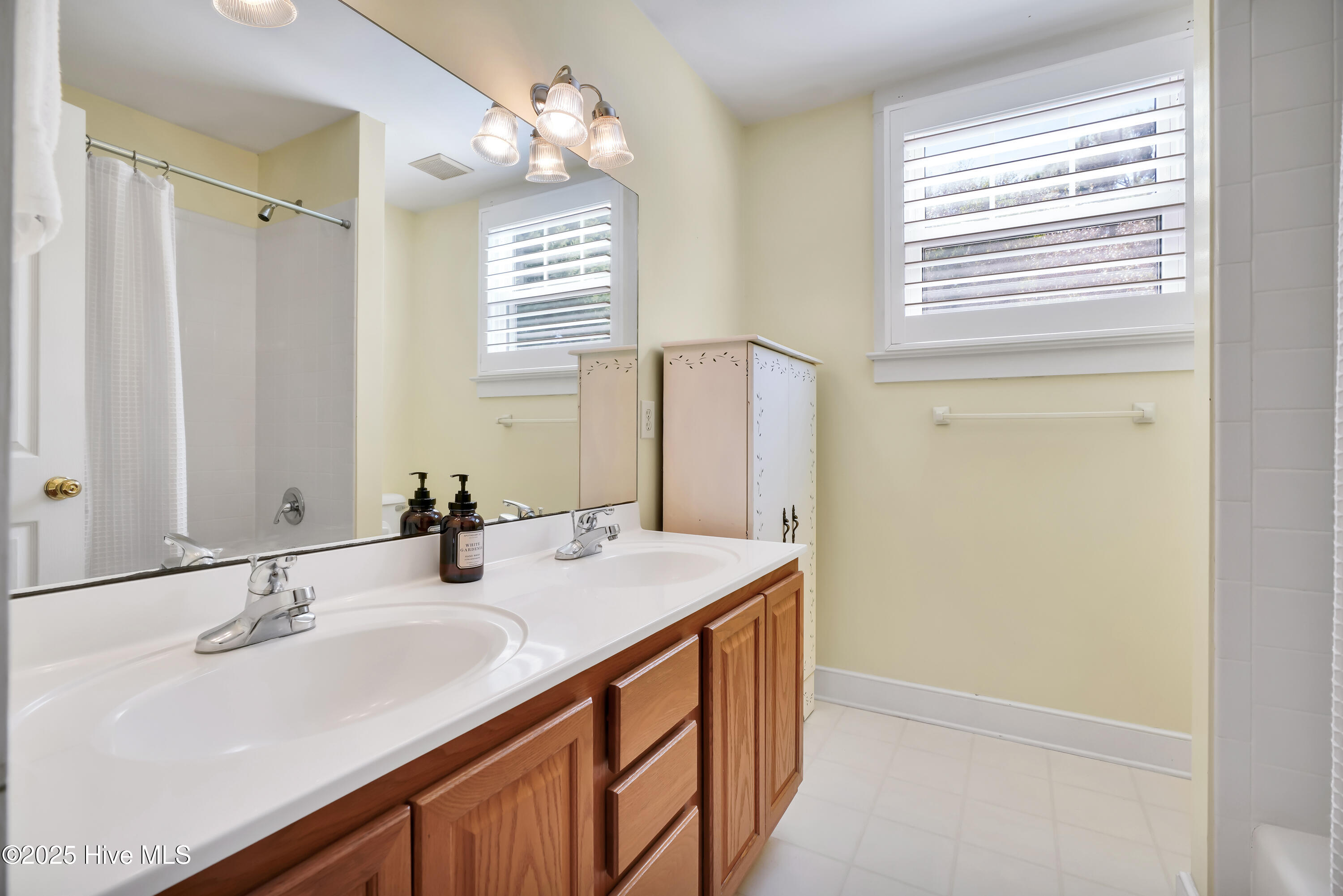 4922 Woods Edge Road Wilmington, NC 28409 - Photo 18 of 27 4922WoodsEdgeRoad-23
