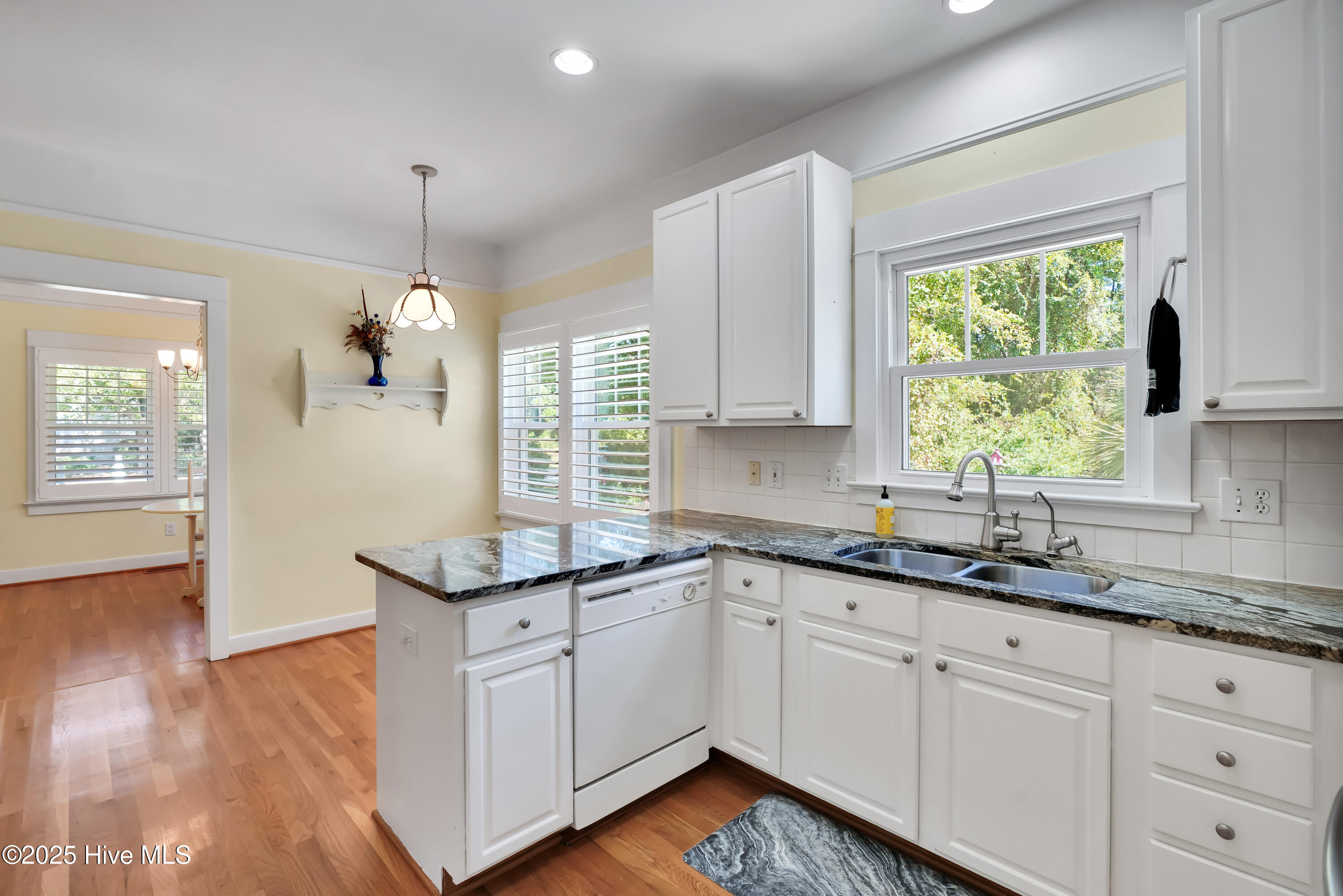 4922 Woods Edge Road Wilmington, NC 28409 - Photo 6 of 27 4922WoodsEdgeRoad-11