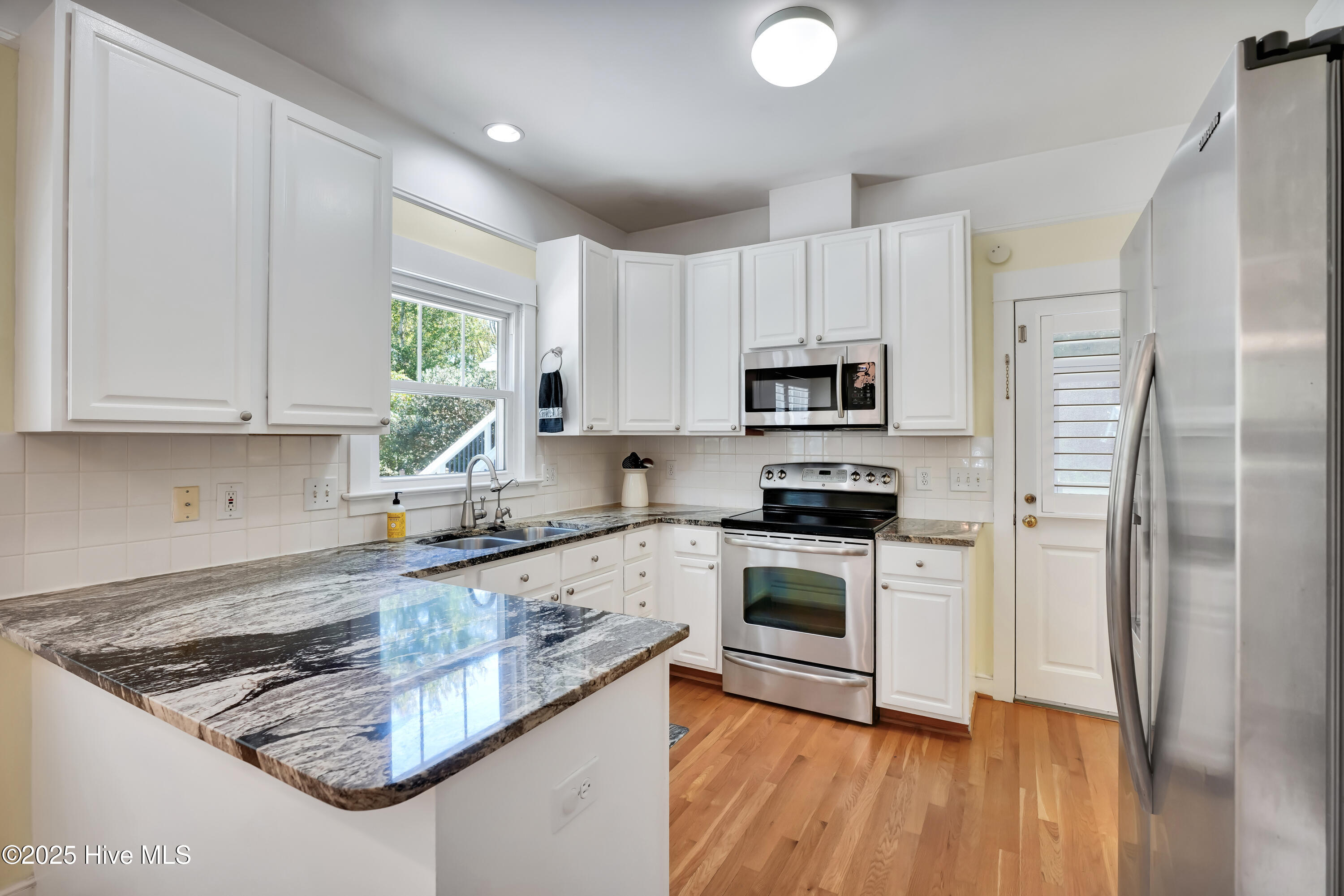 4922 Woods Edge Road Wilmington, NC 28409 - Photo 7 of 27 4922WoodsEdgeRoad-10