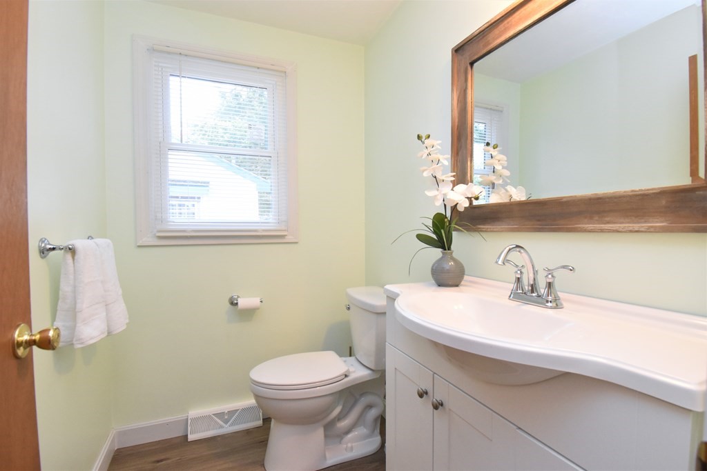 27 Rumford Road Norton, MA 02766 - Photo 7 of 14 Gallery Image 7