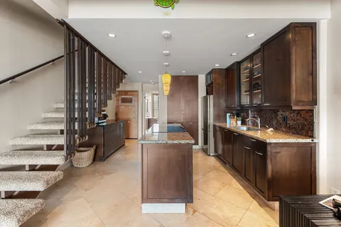 $1,100,000 | 3741 Lower Honoapiilani Road, Unit 308, Lahaina, HI 96761