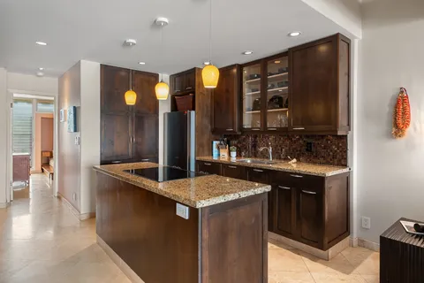 $1,100,000 | 3741 Lower Honoapiilani Road, Unit 308, Lahaina, HI 96761