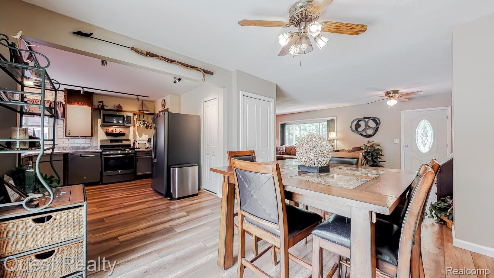 6115 Hatchery Road Waterford, MI 48327 - Photo 21 of 50 kitchen 4.jpg