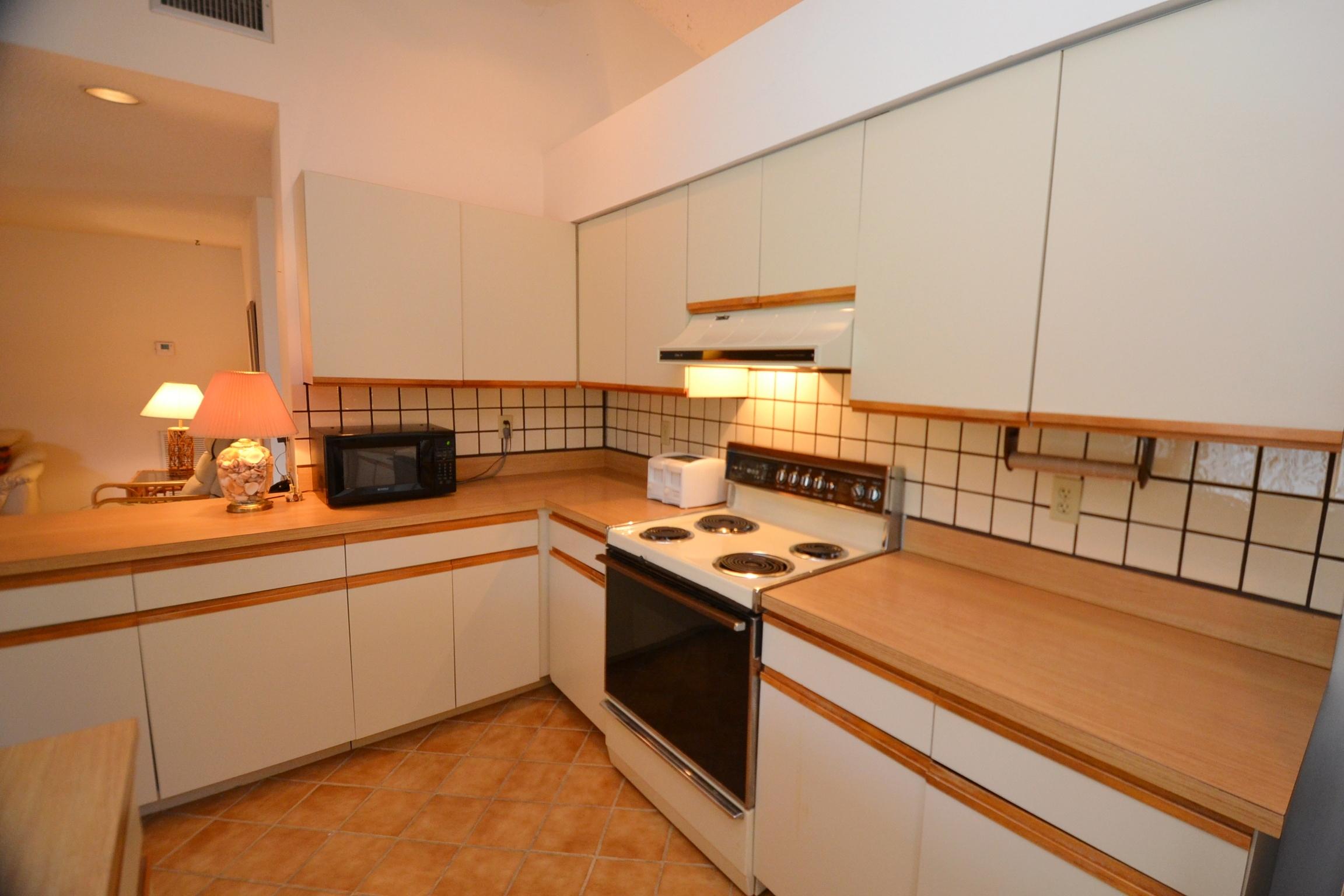 460 Northwest 70th Street Boca Raton, FL 33487 - Photo 21 of 36 kitch stove