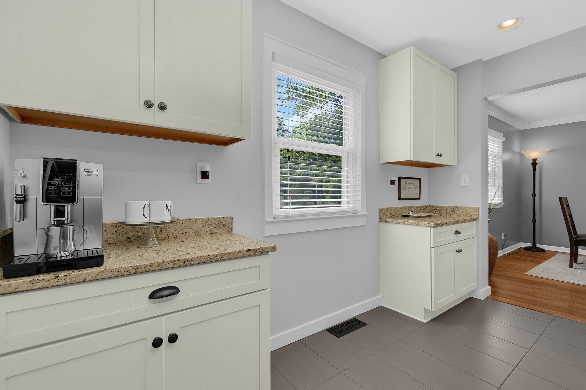 2174 Cranford Road Columbus, OH 43221 - Photo 6 of 22 Kitchen