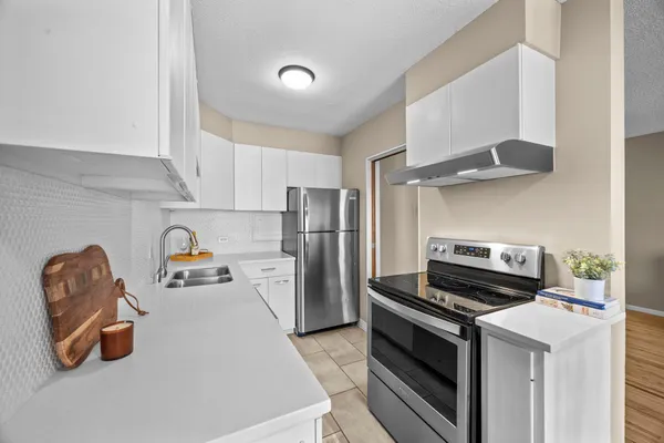 $165,000 | 2928 Dean Parkway, Unit 3E, Minneapolis, MN 55416