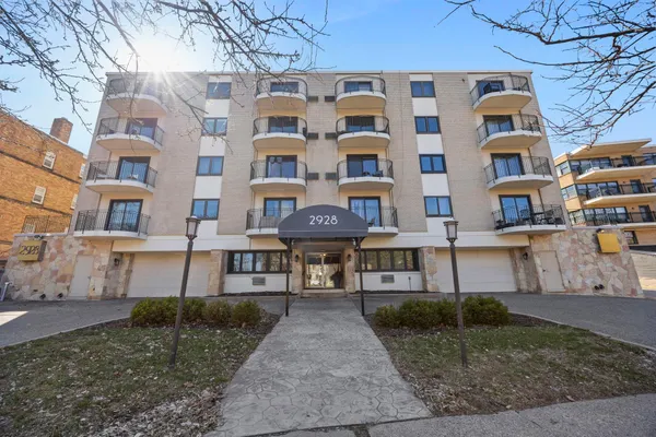 $165,000 | 2928 Dean Parkway, Unit 3E, Minneapolis, MN 55416