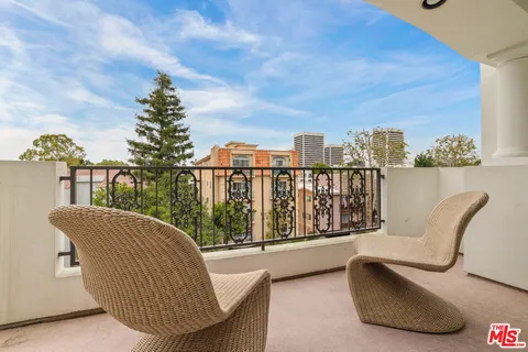 $1,298,000 | 1878 Greenfield Avenue, Unit PH1, Los Angeles, CA 90025