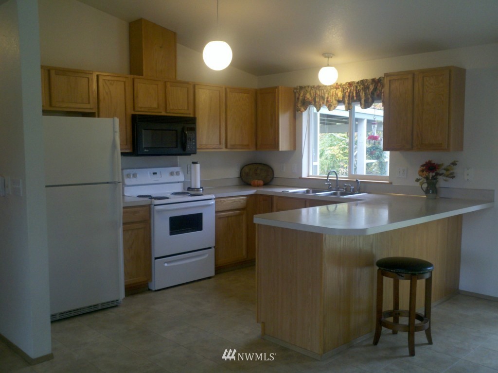18421 Guava Street Southwest Rochester, WA 98579 - Photo 3 of 20