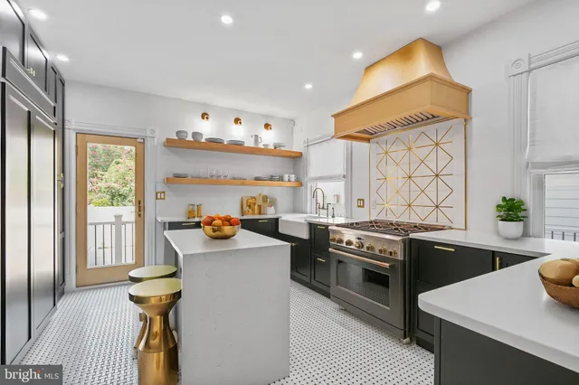 $2,750,000 | 322 East Capitol Street Northeast, Washington, DC 20003