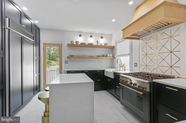 $2,750,000 | 322 East Capitol Street Northeast, Washington, DC 20003